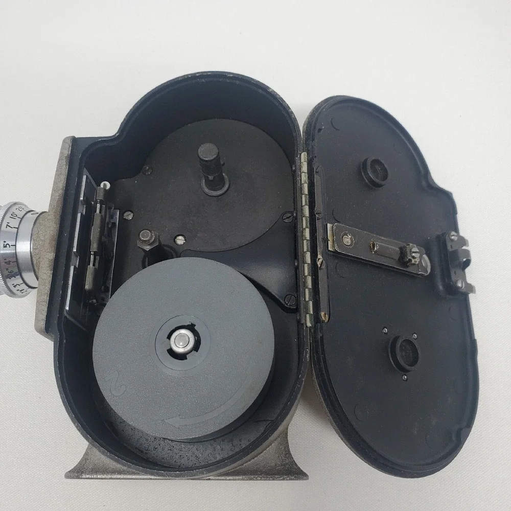 Vintage‎ Bell & Howell 134 Movie Camera 8MM Manual Case f1.9 Super Comat lens